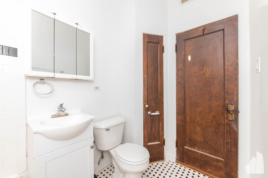 Building Photo - 4335 N Campbell Ave