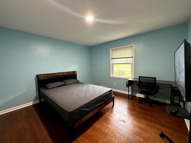 Building Photo - 4408 Leota Dr