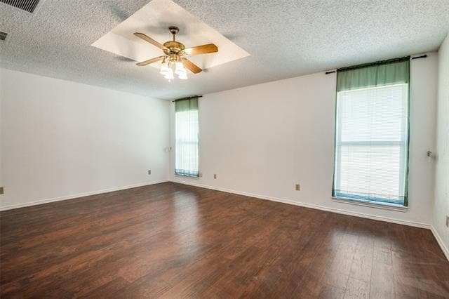 Building Photo - 1701 Midcrest Dr