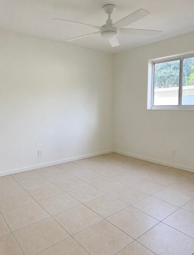 Building Photo - 5210 SW 90th Way