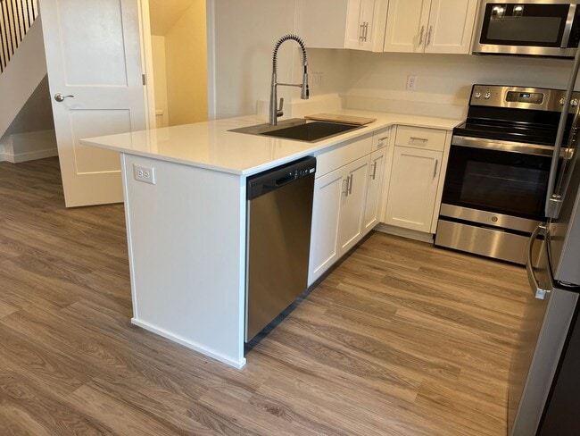 Building Photo - End Townhouse Unit in South Medford/Phoenix Area
