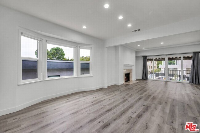 Building Photo - 10564 Ashton Ave