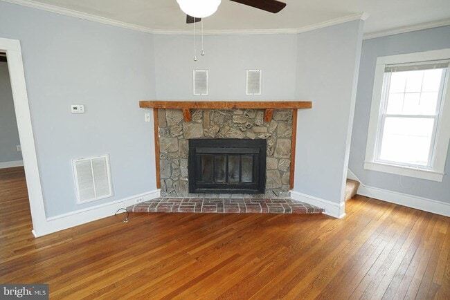 Building Photo - 605 Oak Hill Ave