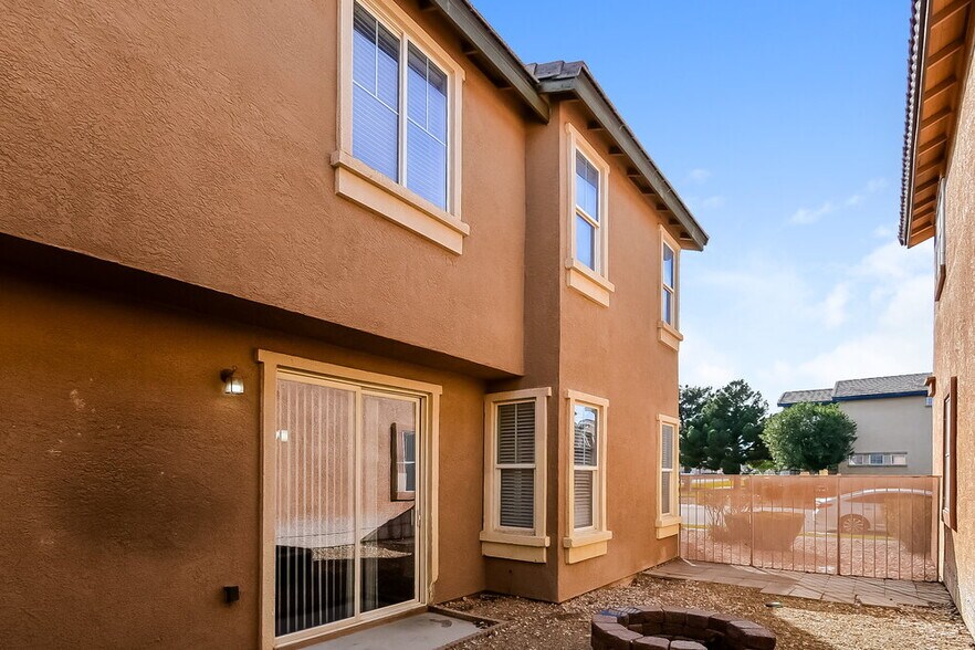 Building Photo - 5736 Adanon St