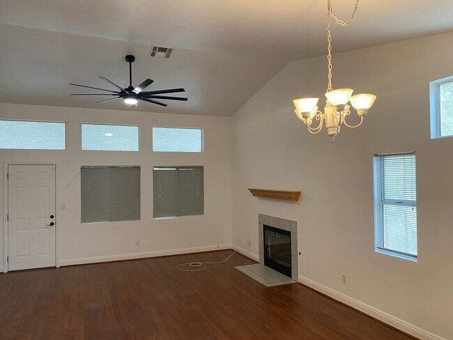 Building Photo - NW!! Single Story!! No Carpet!! No HOA!! B...