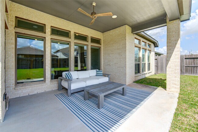 Building Photo - 1930 Creekwood Cv