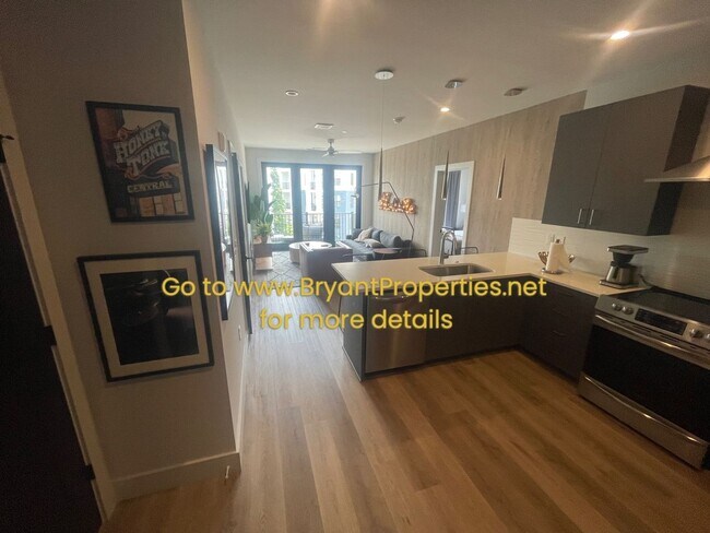 Building Photo - Nashville - Furnished 2-Bedroom Condo