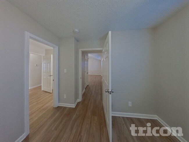 Building Photo - 2000 Taras Trace Dr