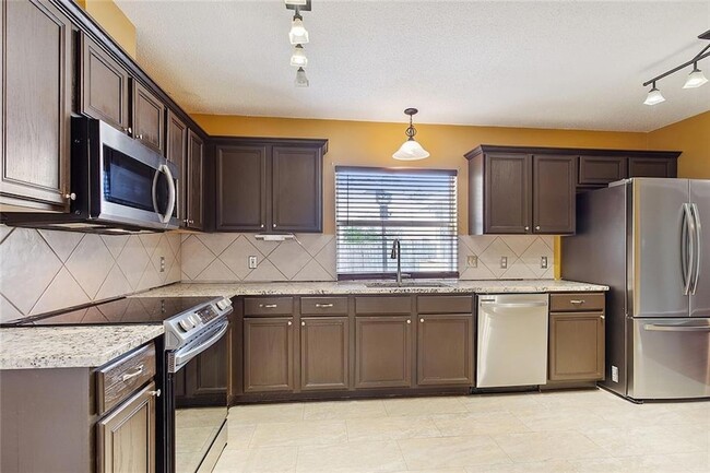 Building Photo - 1017 Palmetto Ct