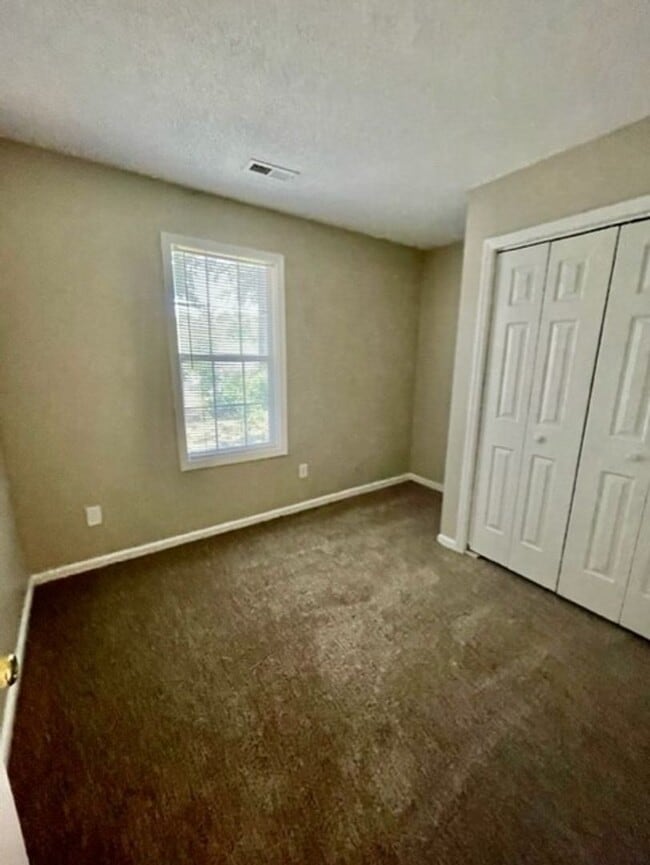 Building Photo - Charming ranch-style 2 Bedroom 1 Bath home in Pineville offering comfortable single-level living.