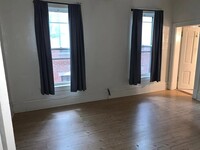 Building Photo - 2bd 1 bath just 2 blocks away from high st...