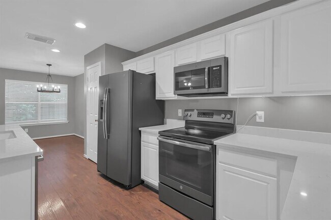 Building Photo - 27 S Villa Oaks Dr