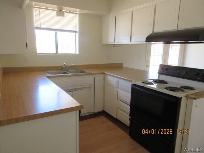 Building Photo - 2821 Karen Ave