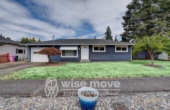 Building Photo - Single level 3 bedroom- Huge yard!
