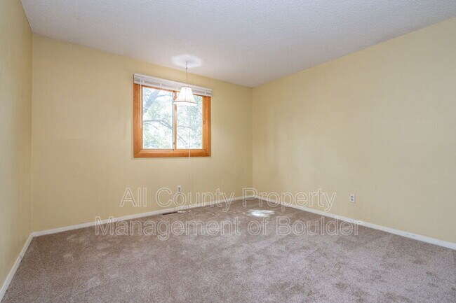 Building Photo - 819 Elliott St