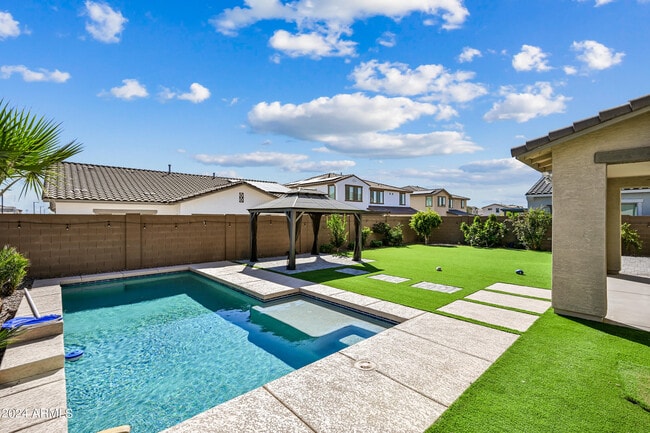 Building Photo - 14049 W Desert Hollow Dr