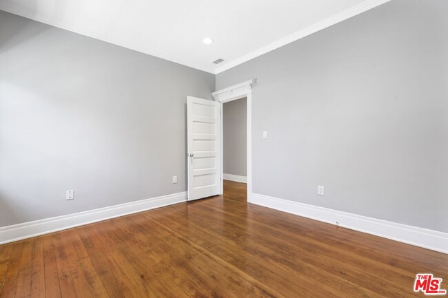 Building Photo - 2230 W 30th St
