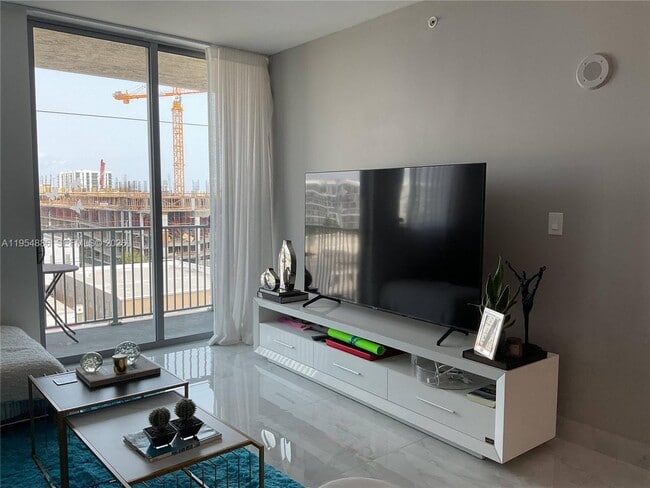 Building Photo - 140 S Dixie Hwy