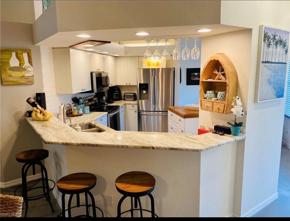 Eat-in -kitchen and nook - 6910 Satinleaf Rd N