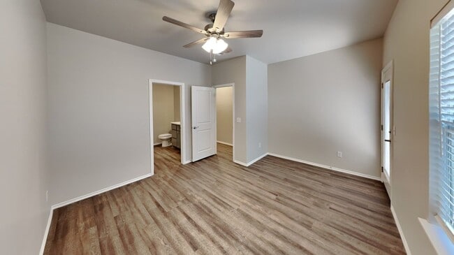 Building Photo - Luxury 3 Bedroom 2 Bathroom Townhome with 2 Car Garage in Piedmont Schools- Neighborhood Park/Bas...