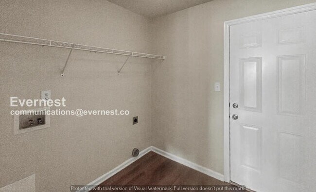 Building Photo - 3 Bed/2 Bath Home with Garage / Pet-Friendly / Vouchers Accepted / Available Now!