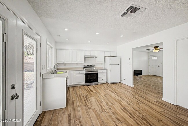 Building Photo - 20601 N 33rd Ave