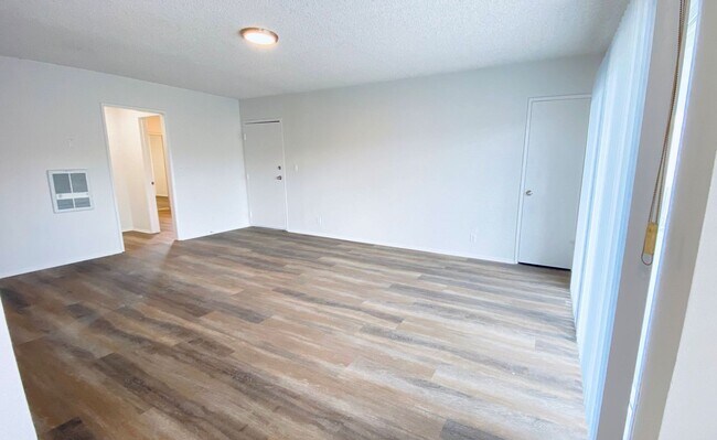 Interior Photo - 20317 Saticoy St