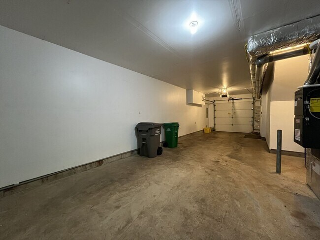Building Photo - Incredible Forrest Park Townhome!! 2 bedroom, 2 bath, HUGE attached Garage!