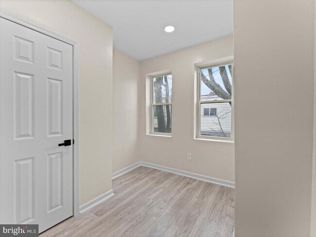 Building Photo - 2211 Pierce St