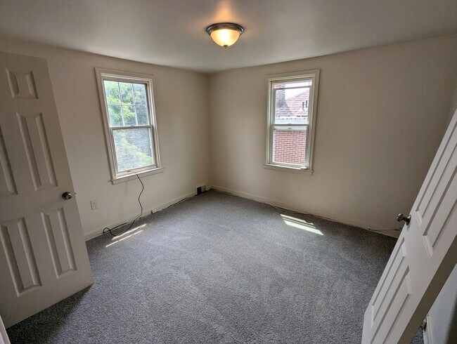 Building Photo - 3 Bedroom Single Family Home (Perry Hilltop)