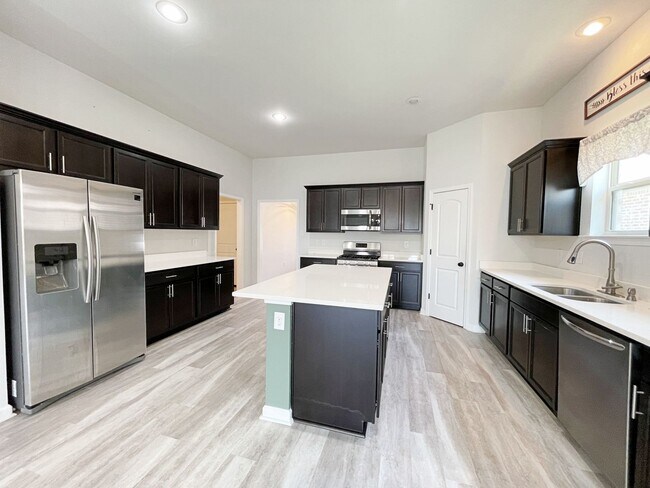 Building Photo - 4 Bedroom House in Hunters Trace