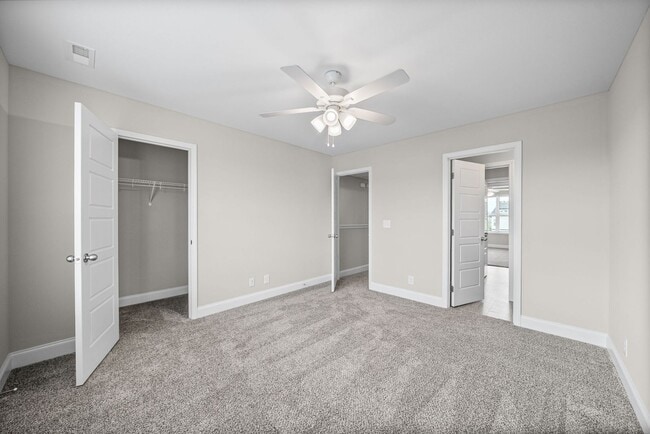 Building Photo - Two Bedroom with Garage!