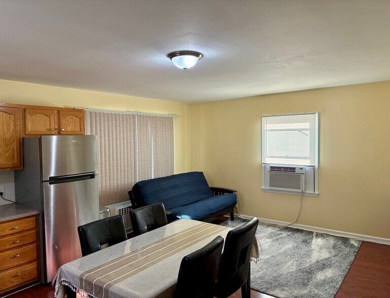 Building Photo - 42 Primrose St