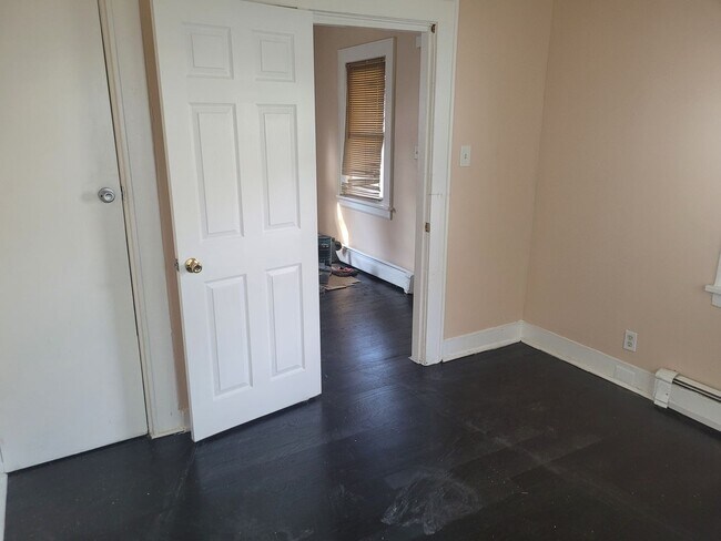 Building Photo - 24 Valley St