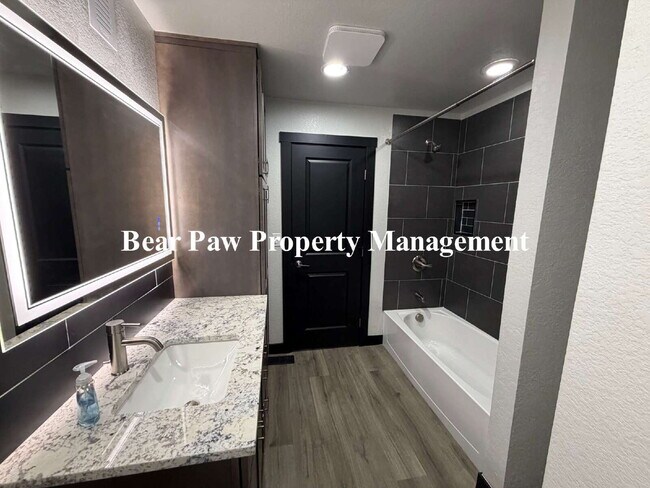 Building Photo - Spacious 2-Bed, 2-Bath Condo Retreat in Evergreen, CO!"