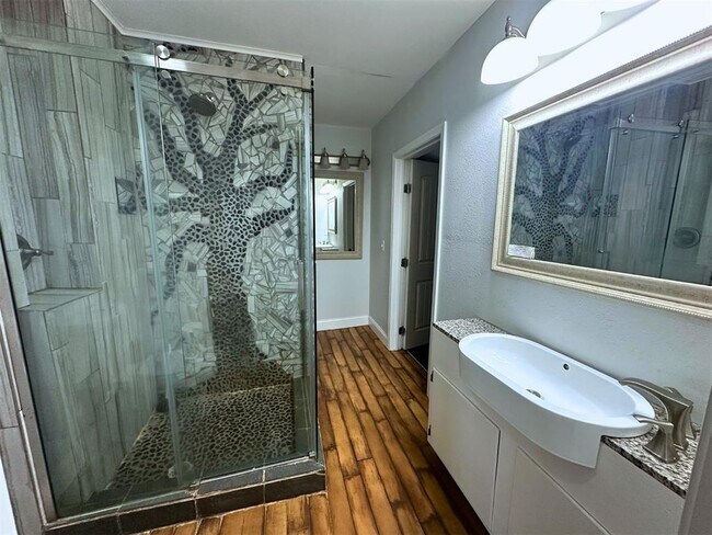 Building Photo - 1628 NE 12th St