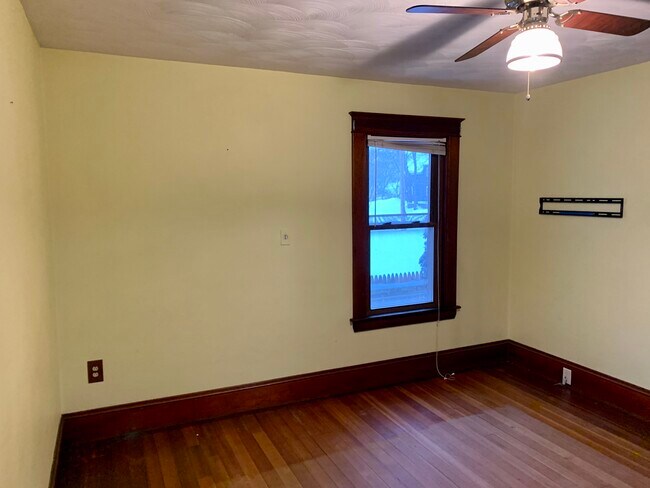 Building Photo - 6 Clark St