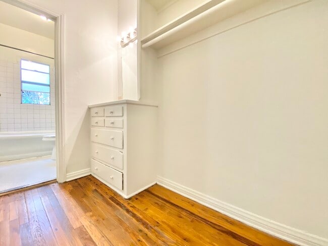 Building Photo - 836 Sanborn Ave