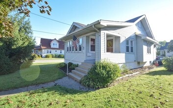 Building Photo - 7236 Plainfield Rd