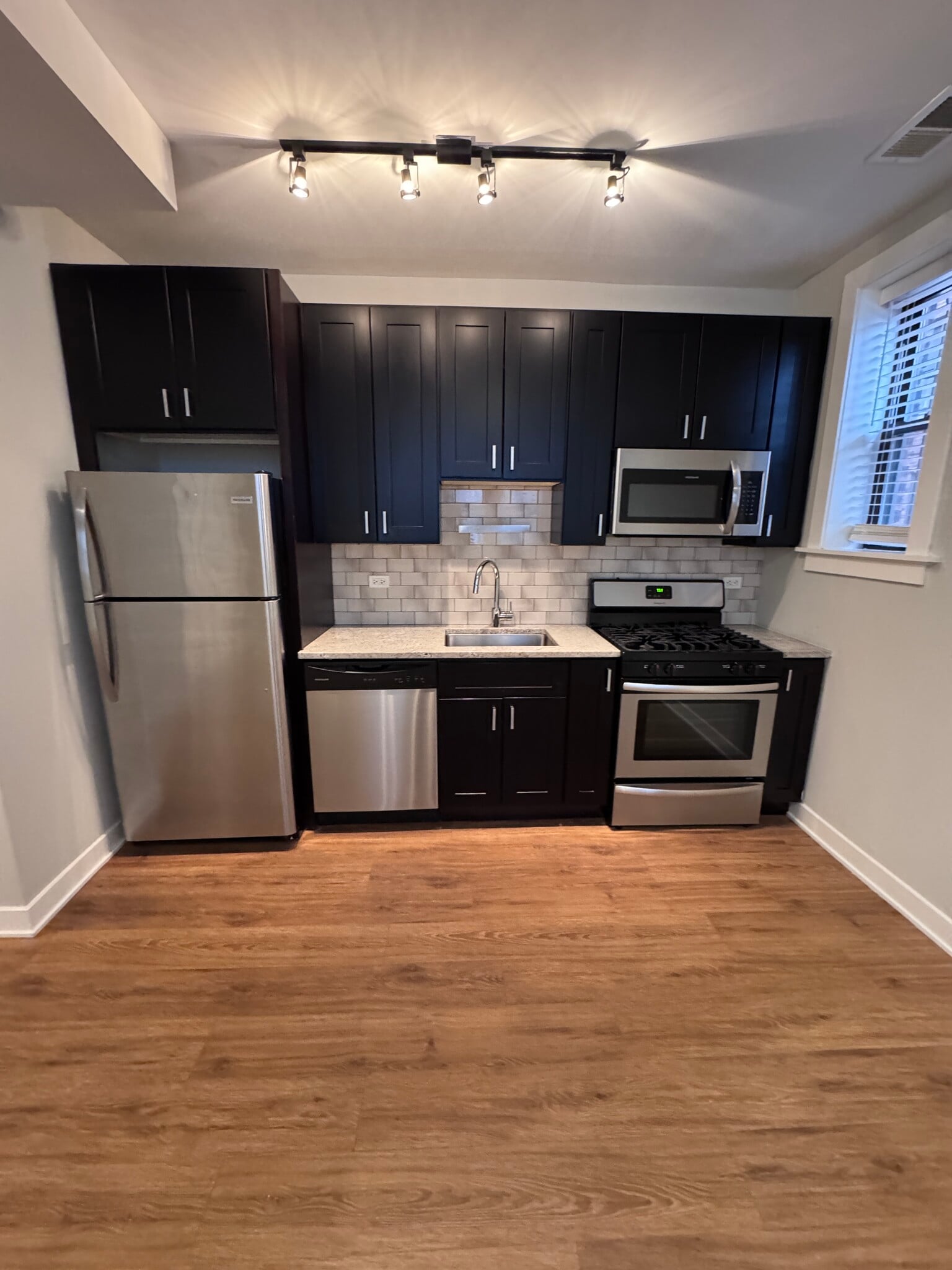 Building Photo - 4628 N Leavitt St