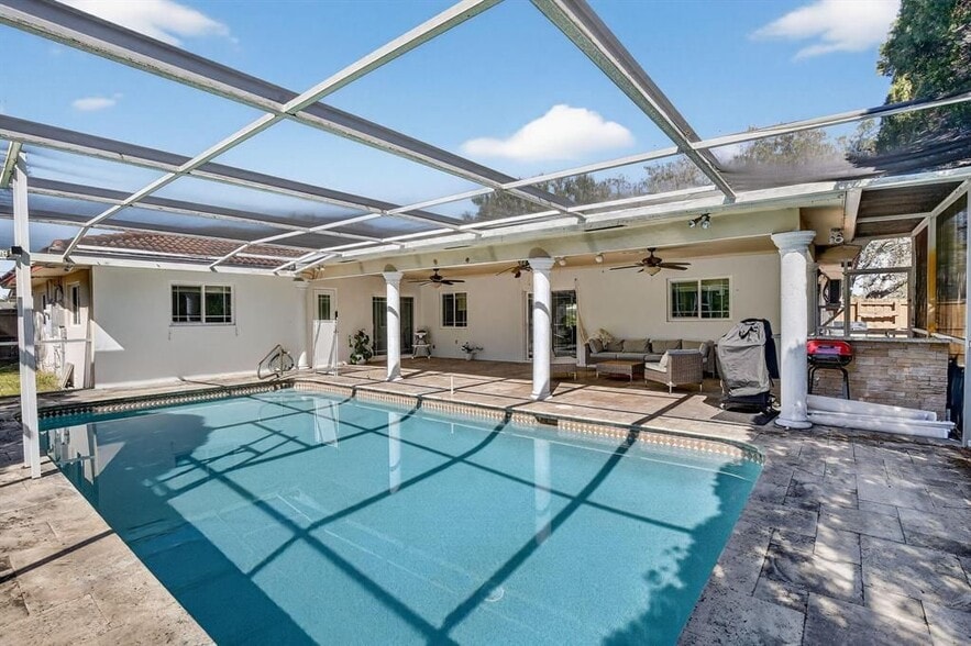 Building Photo - 7000 Plantation Rd