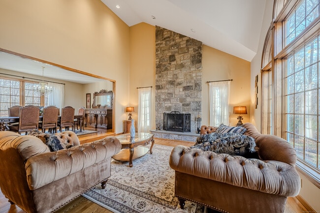 Building Photo - 723 Laurie Ln