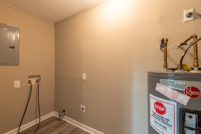 Building Photo - 2248 Colonial Hills Dr