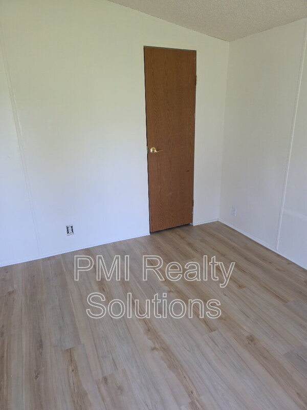 Building Photo - 305 W Dixieland Ave