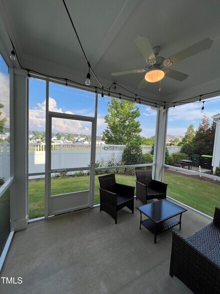 Building Photo - 1109 Little Gem Ln