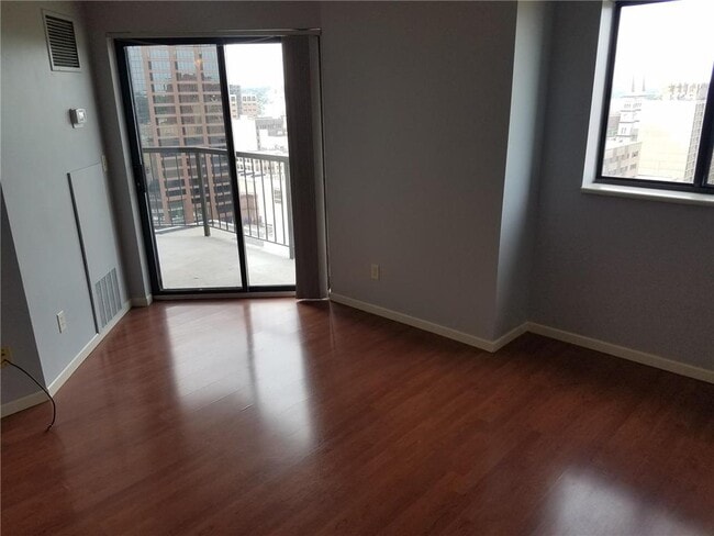 Building Photo - 78 10th St E