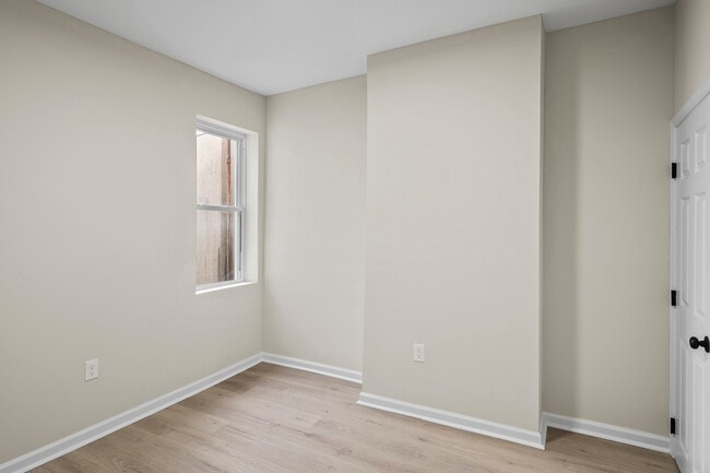 Building Photo - 139 N Lakewood Ave