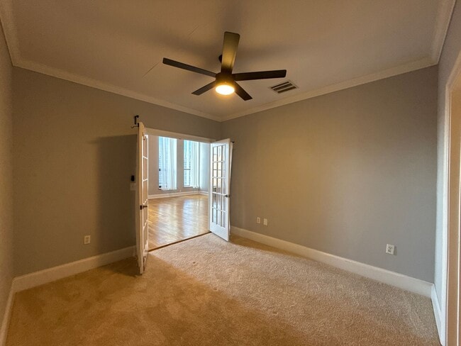 Building Photo - The Ivey's