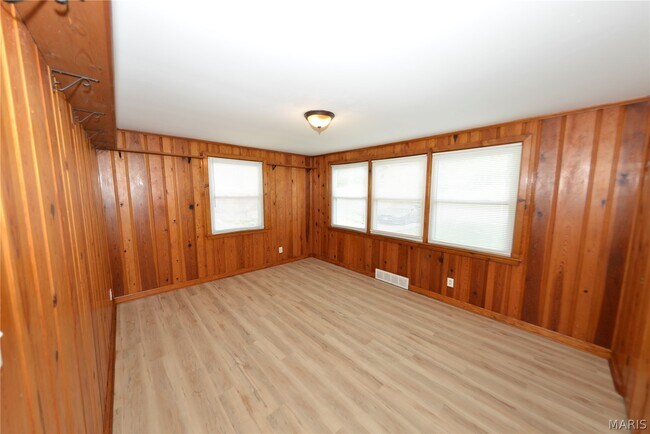 Building Photo - 1005 Hawthorn Ave