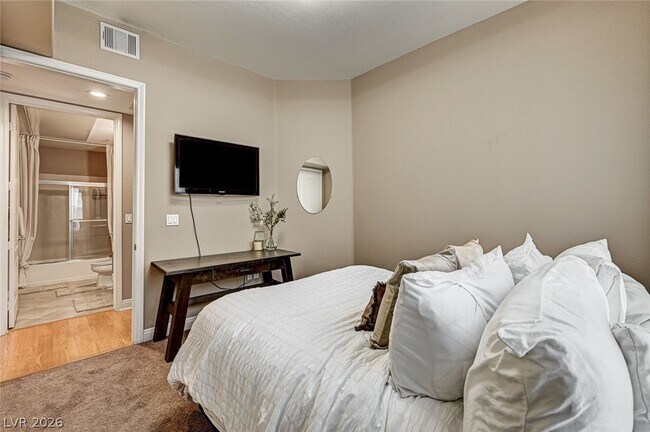 Building Photo - 56 E Serene Ave